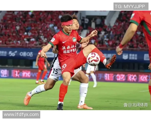 国足与乌兹别克精彩回放分析赛场表现与战术对决